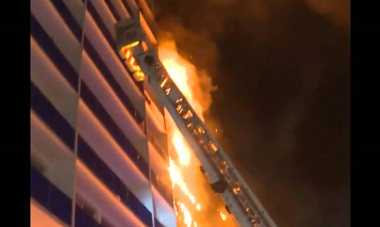 VIDEO Izbio požar u bolnici blizu Pariza, poginula jedna osoba